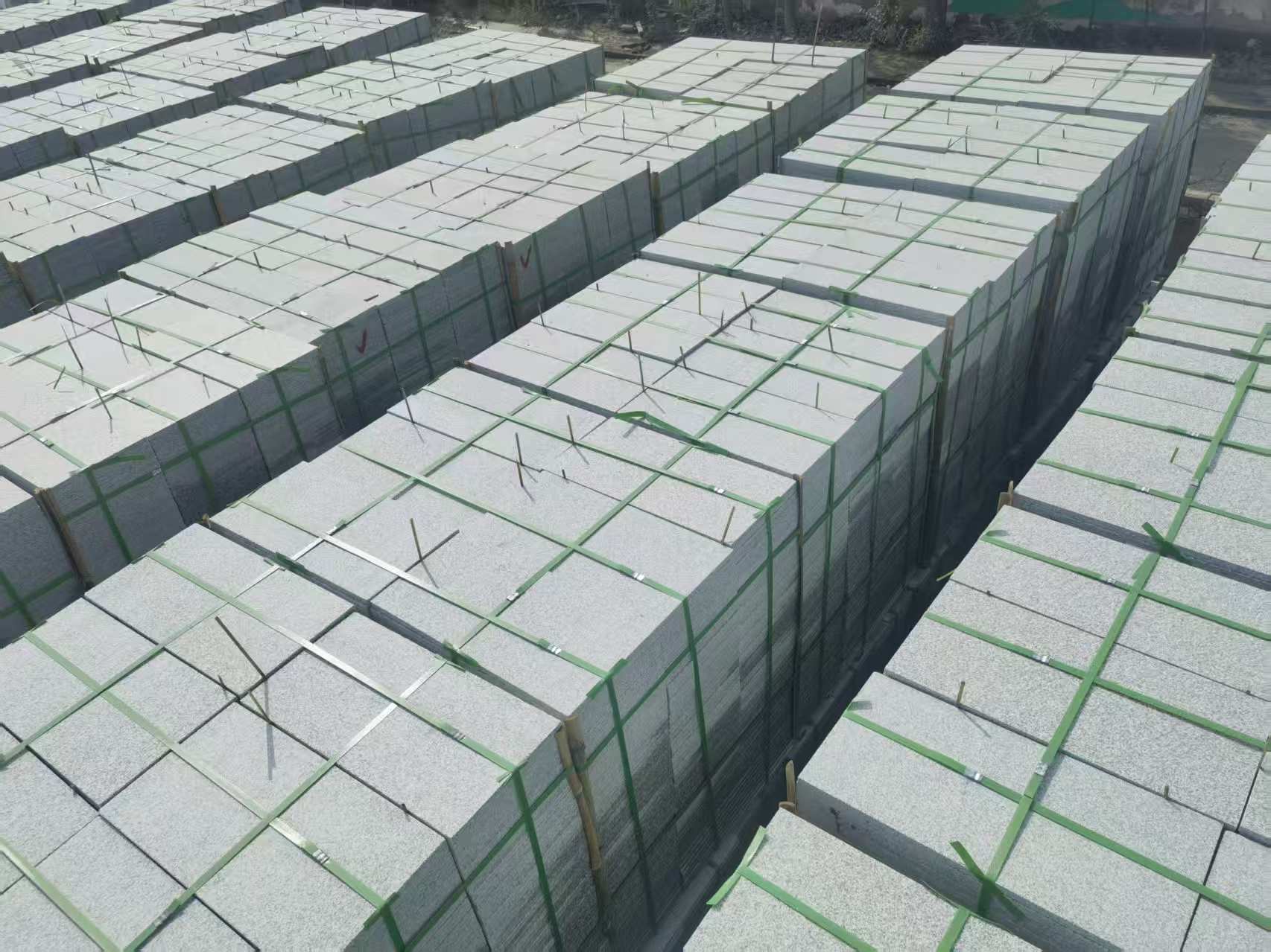自贡 芝麻白1.8公分火烧300*600地铺，清仓大甩卖