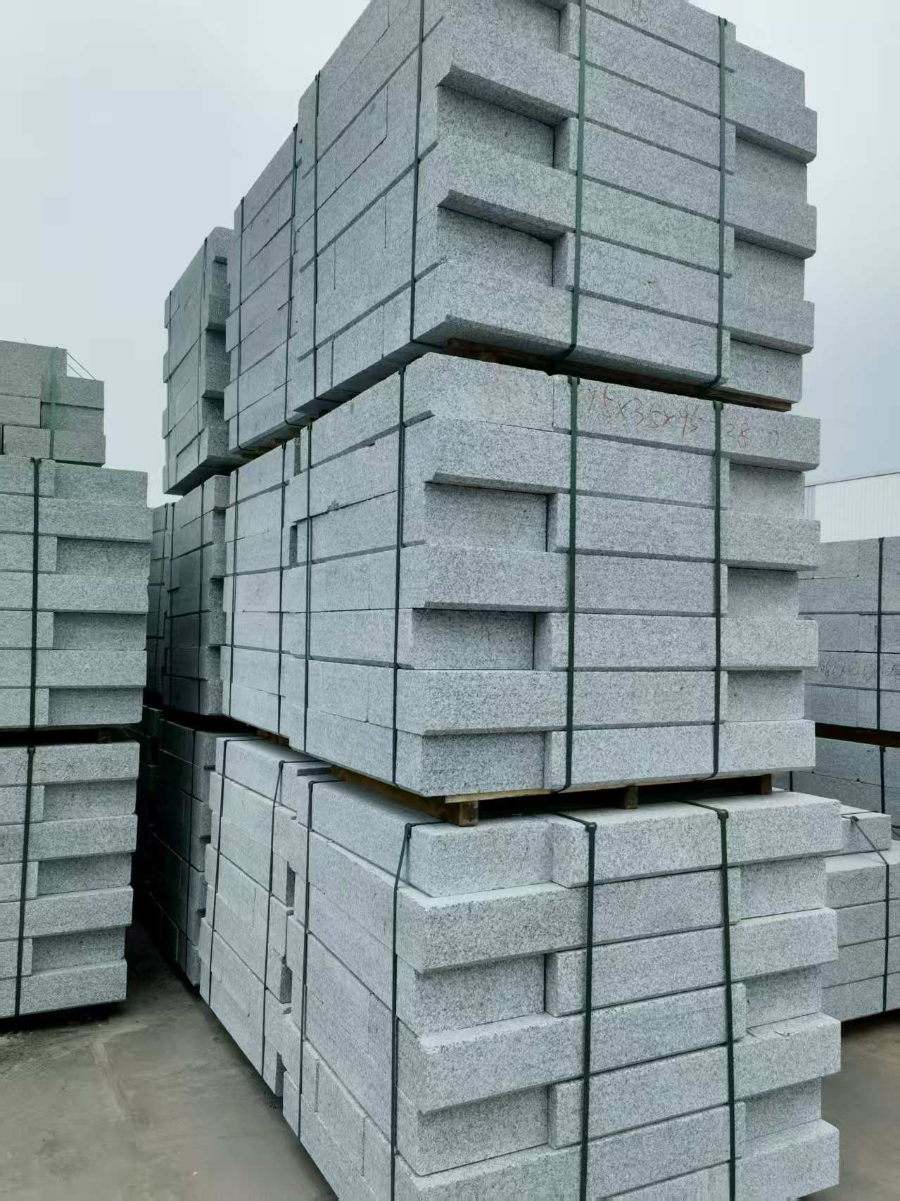 自贡 路沿石，板板正正的路沿石