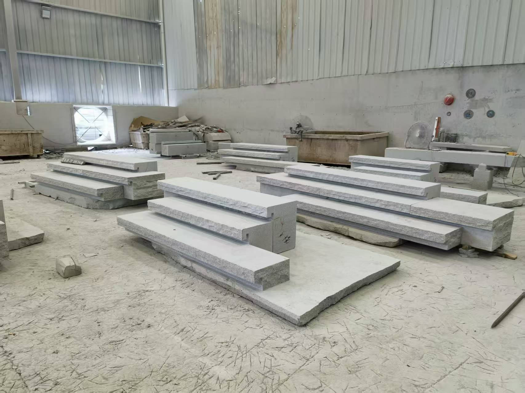 自贡 整石台阶（大面火烧+侧面自然面），出货前厂内拼装