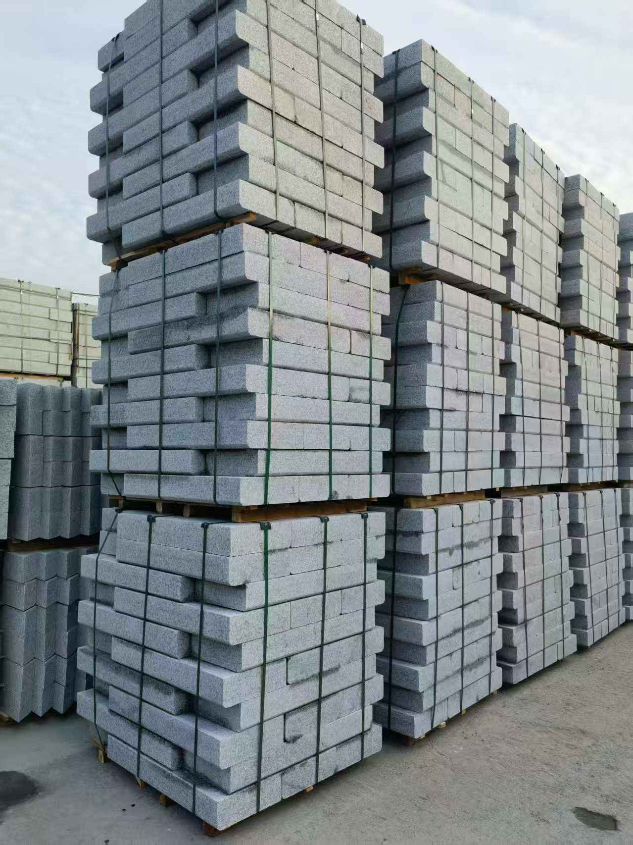 自贡 路沿石（路侧石），颜色一致，尺寸标准