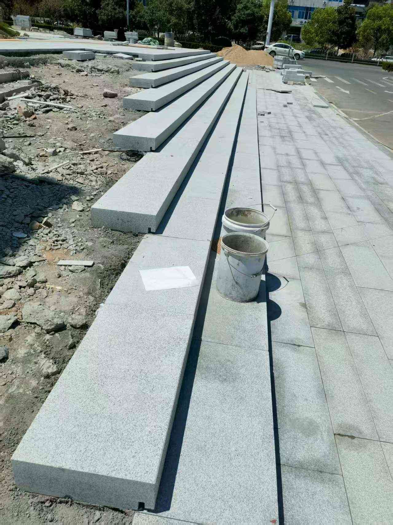 自贡 芝麻白整石台阶，施工现场